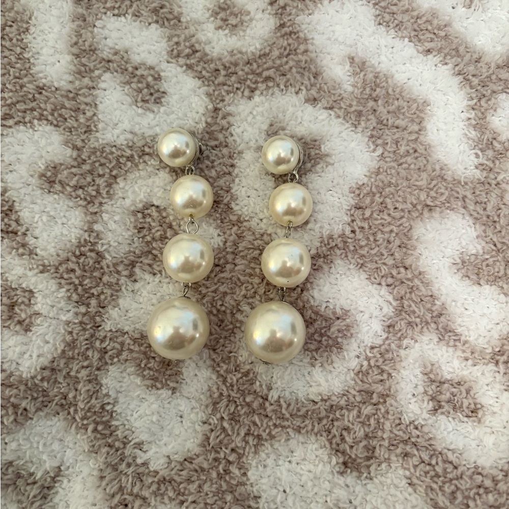 Dangle earrings